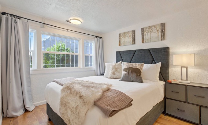 Central Colorado Springs Cottage | Charming Downtown Cottage | Pet-Friendly | Firepit