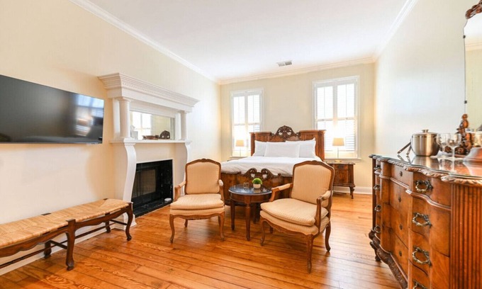 Edenton Bed & Breakfast | Charming downtown Edenton location with homemade breakfast daily