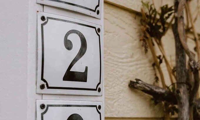 Williams House | Charming Downtown Historic Yellow House - Route 66 Retreat & Grand Canyon Nearby