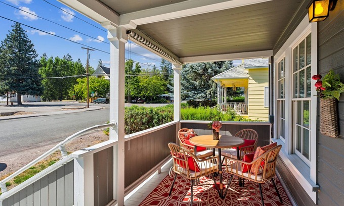 McCloud House | Charming Downtown McCloud Retreat by RedAwning