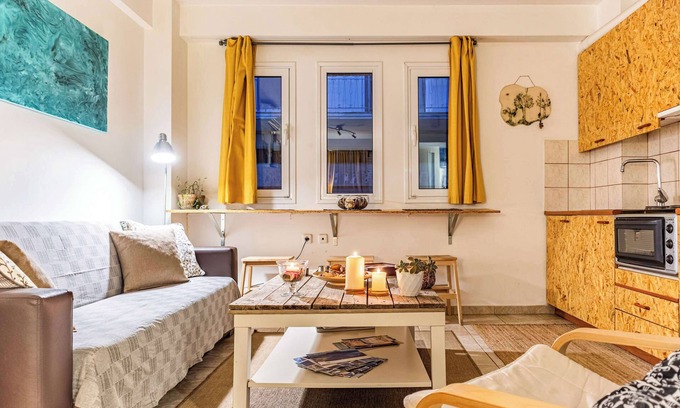 Kalamata House | Charming Downtown Retreat with Parking Spot