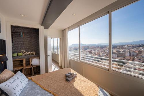 Alicante Apartment | Charming Downtown skyscrapper