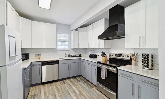 Kessler House | Charming Edgefield Retreat - Steps from Bishop Arts