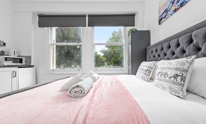 Highgate Apartment | Charming Ensuite Room in Finsbury Park London N19