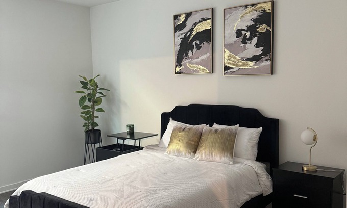 Hollywood Hills West Bed & Breakfast | Charming entire unit in delightful West Hollywood with AC, WiFi +