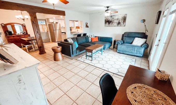 Lake Charles House | Charming Escape: WIFI Speed, Privacy, Location