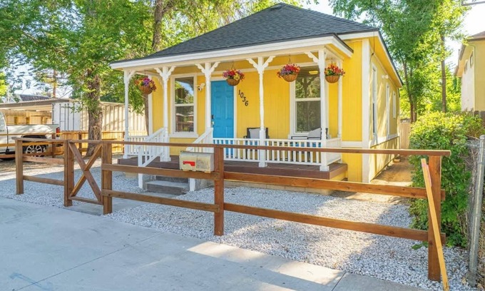 Old Southwest House | Charming Family 2BR Midtown Reno - Pets Welcome