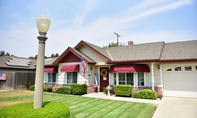 Visalia House | Charming Family House Near Sequoia Park