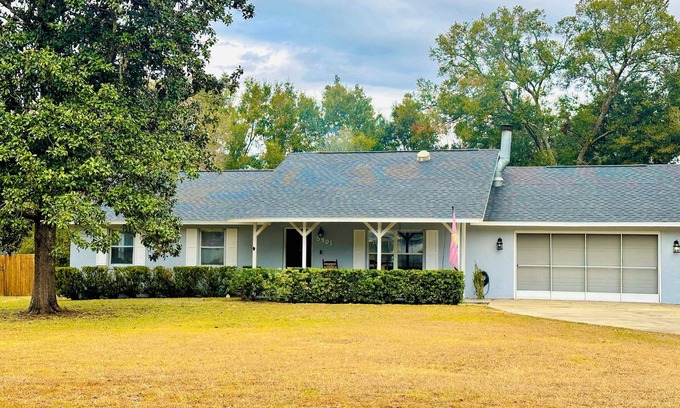 Ocala House | Charming Farmhouse 3-bedroom with WiFi in Ocala