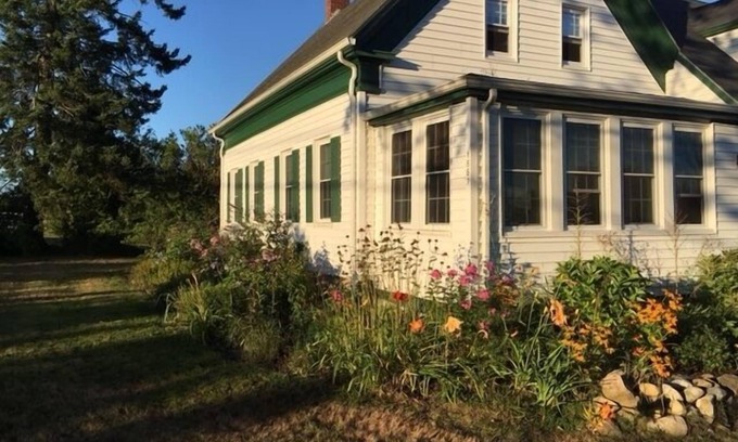 Mid-Coast and Islands Other | Charming farmhouse located near Live Well Farm, and Stover's Beach