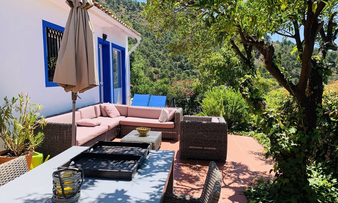 Ojen House | Charming Finca Santa Ana on the outskirts of the old village centre