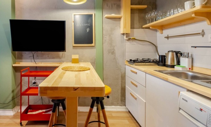 Gumussuyu Mahallesi Apartment | Charming Flat Close to Transit Hub in Central