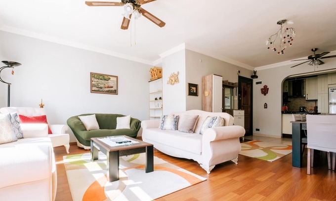 Moda Apartment | Charming Flat w Balcony 5 min to Moda Coast