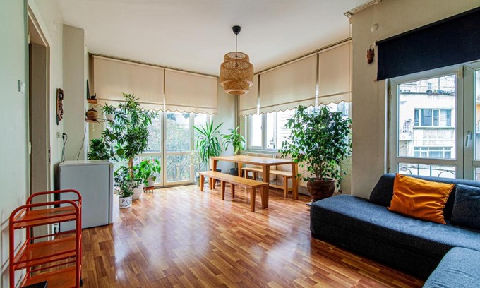 Cihangir Apartment | Charming Flat with Terrace near Taksim Square