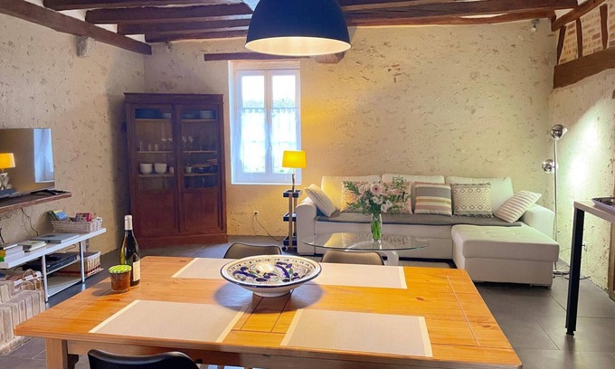 Feings Cottage | Charming Gîte with Fireplace, A/C, WiFi, and Large Garden in Serene Loire Valley Location