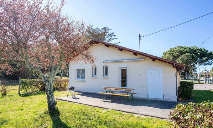 Mimizan House | Charming House with Garden, Sleeps 8, Near Beaches and Activities in Mimizan