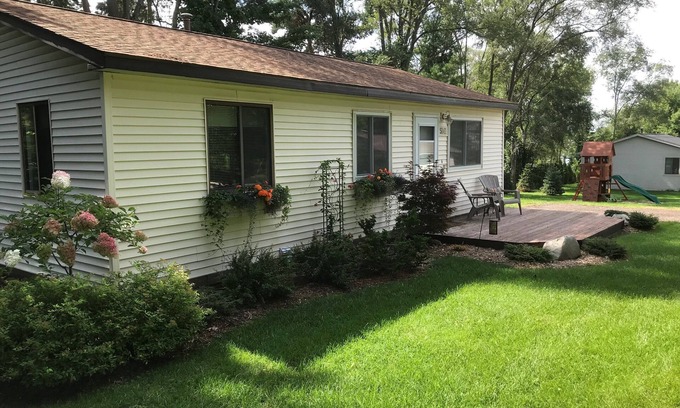 Traverse City Cottage | Charming Fully Furnished Cottage W/Shared Frontage on Silver Lake Traverse City