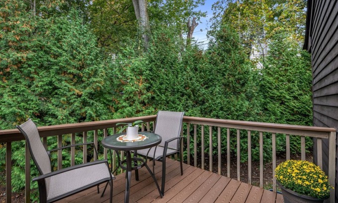 North Waltham Condo | Charming, fully renovated, private 2-bedroom condo in pleasant Waltham