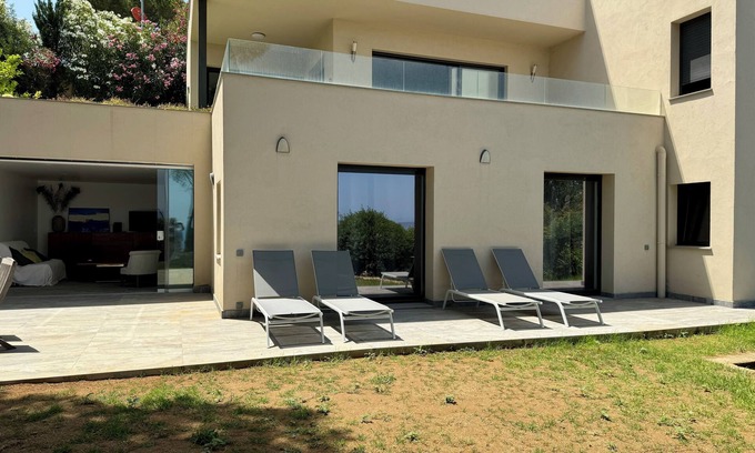 Sa Riera Apartment | 🌊 Charming Garden-Level Apartment with Sea Views – Begur, Costa Brava 🌿