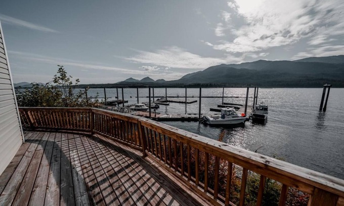 Ketchikan House | Charming Garden Views & Exciting Fishing Excursions | Two Twin Bed