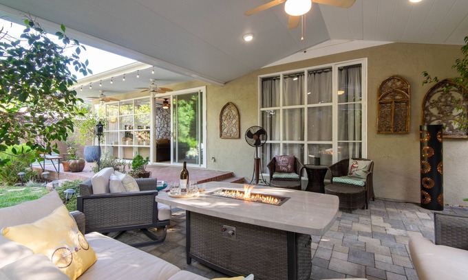 Toluca Lake House | Charming gem next-door to Universal Studios Hollywood