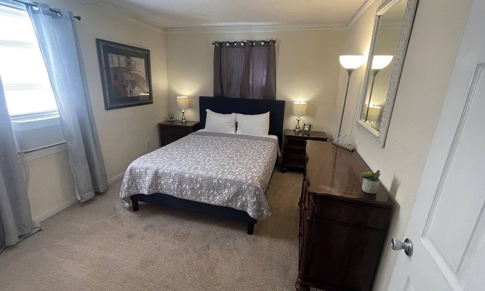 Lake Terrace & Oaks House | Charming Gentilly 3-bedroom townhome in delightful New Orleans with WiFi, AC