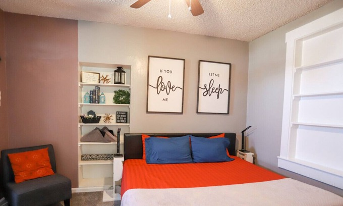 South Redlands House | Charming Getaway | Dog Friendly | King Bed