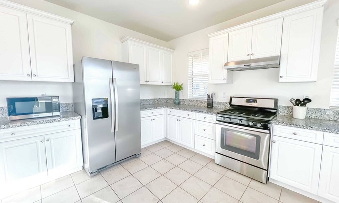 Ontario House | Charming Getaway on Centennial Circle, Ontario - Perfect for Your Retreat #41640