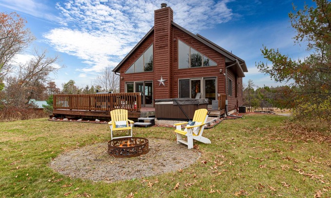 Rome House | Charming Golf View Home, w/Hot tub, Sauna, Fire pit, near Lakes & Trails!