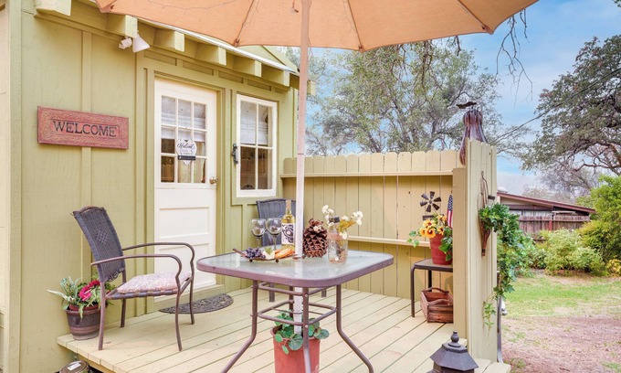 Cedar Ridge Apartment | Charming Grass Valley Studio w/Deck & Pond Access