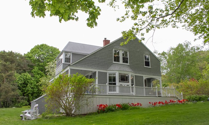Portland House | Charming Great Diamond Island Cottage w/Waterviews - Bus. Lic.# STHR-003849-2021