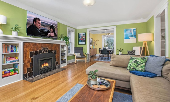 Seattle House | Charming Green Lake Craftsman – Hot Tub, AC, Dog Friendly, Walk to Lake & Cafés