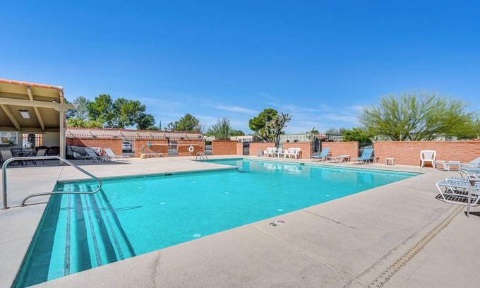 Green Valley House | Charming Green Valley Townhome w/Community Pool!
