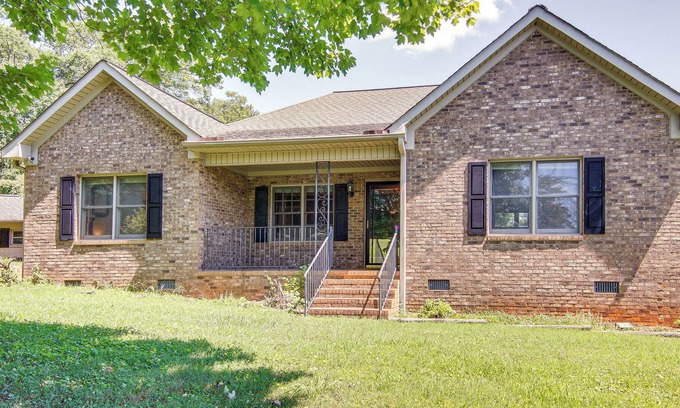 Greenville - Spartanburg House | Charming Greenville Home 6 Mi to Downtown!
