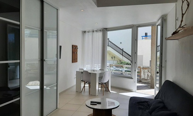Capbreton Apartment | Charming Ground Floor Apartment with Pool near Capbreton Port, Sleeps 4