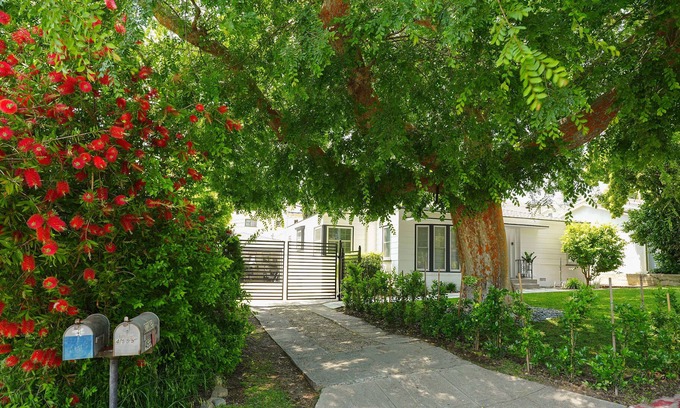 La Canada Flintridge House | Charming House in La Cañada