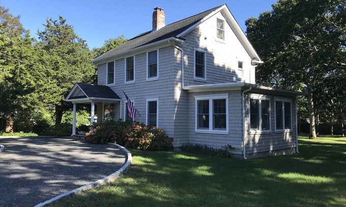 Hampton Bays House | Charming Hampton Bays colonial on quiet cul de sac