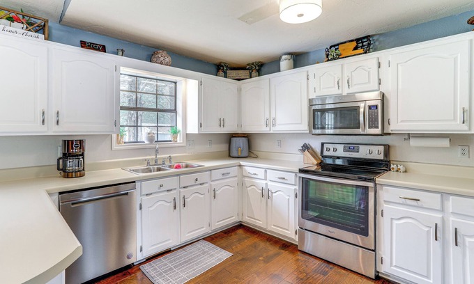 Heber Springs House | Charming Heber Springs Home w/Deck & Fire Pit!