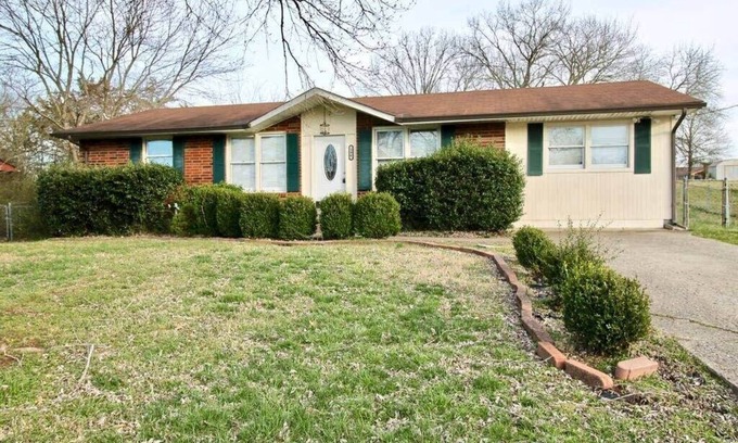 Hendersonville House | Charming Hendersonville Home with a Spacious Fenced Backyard
