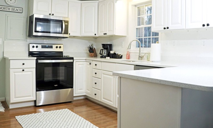 North Beach Cottage | Charming Herrington Harbor & Bay Cottage