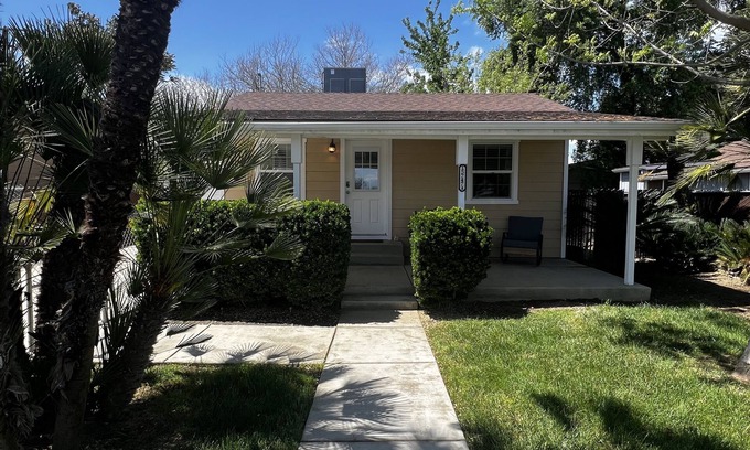 Visalia Apartment | Charming hide away off the freeway