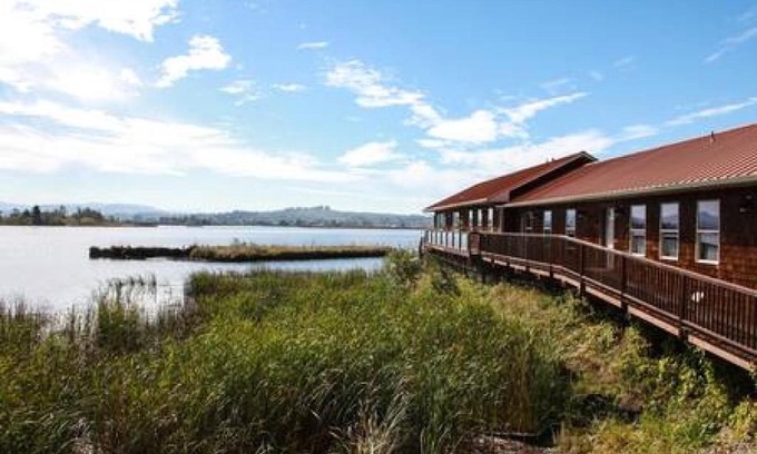 Astoria Apartment | Charming Hideaway Overlooking The Astoria Waters