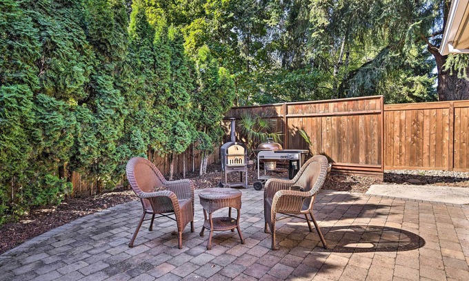 Hillsboro House | Charming Hillsboro Home w/Yard, Dogs Welcome