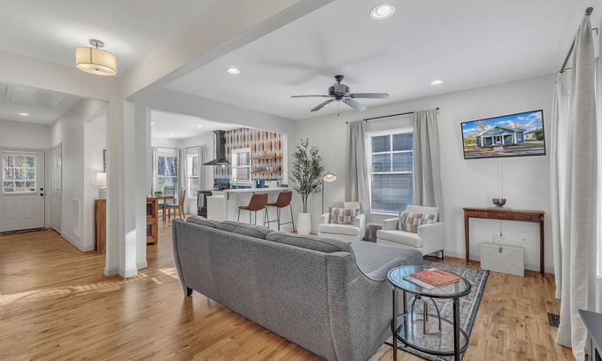 Southwest Raleigh House | Charming Historic 2-bedroom house in Raleigh. Near The Village District.