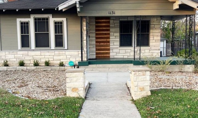 Eastside Promise Neighborhood House | Charming Historic 3-bedroom house with AC and WiFi in amazing San Antonio