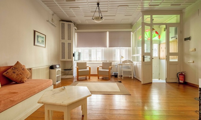 Sultanahmet Apartment | Charming Historic Home with Terrace Near Hagia Sophia & Blue Mosque