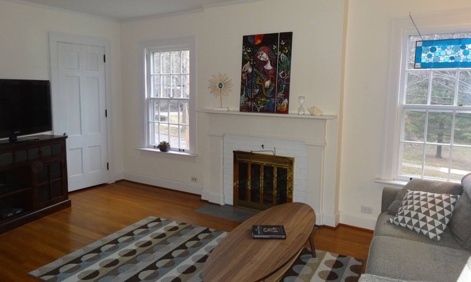 Kalamazoo Apartment | Charming Historical Apartment House In Historic Neighborhood