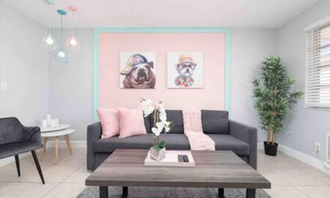 Downtown Hollywood Apartment | Charming Hollywood Getaway Near Beach & Dining
