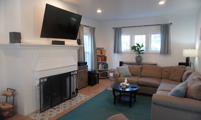 Detroit House | Charming home 7 minutes from downtown, no cleaning fee