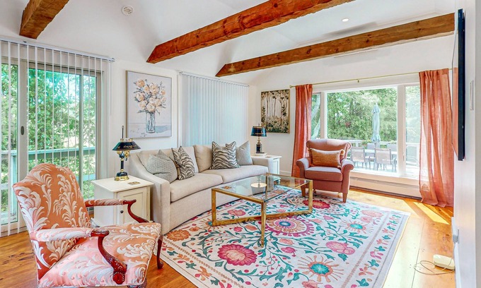 Marstons Mills House | Charming home, centrally located with A/C, W/D, games, deck, & grill